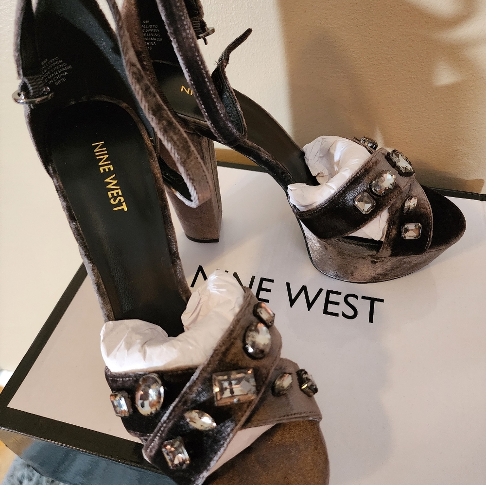 Ninewest Smoke grey platform: size 8.